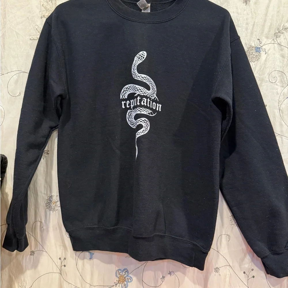 Gildan Black Crewneck Sweater with Snake Graphic